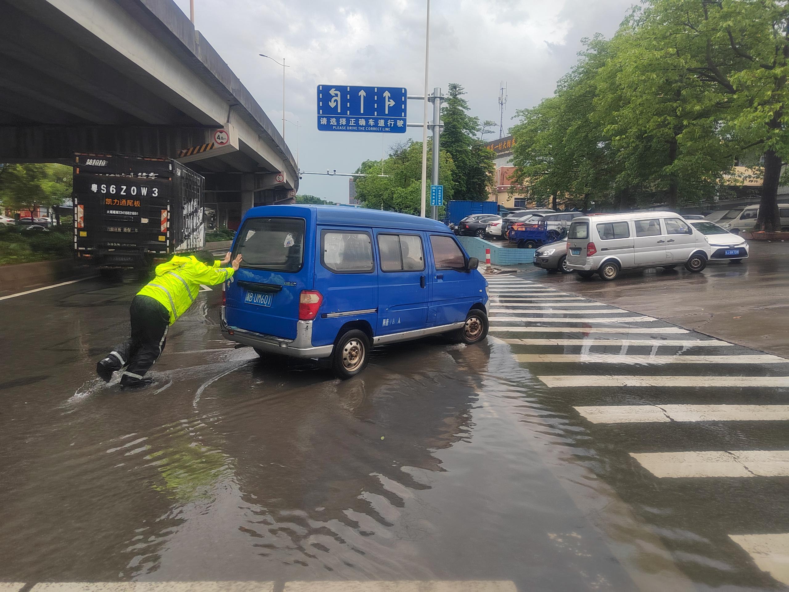 突袭_突围演员表_突