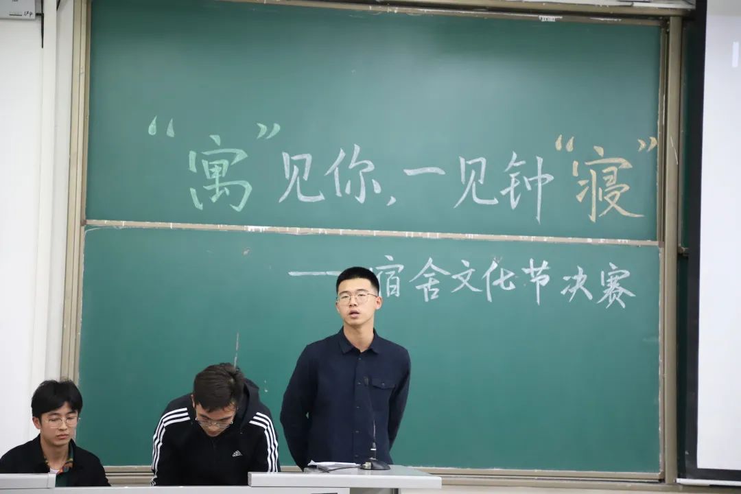 抵掌_抵掌的拼音_抵掌谈语是什么意思