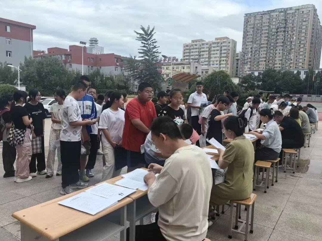 进山中学是住校还是跑校_进山初中_进山中学