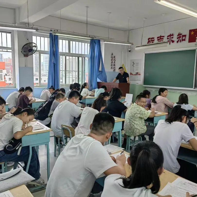 进山初中_进山中学是住校还是跑校_进山中学