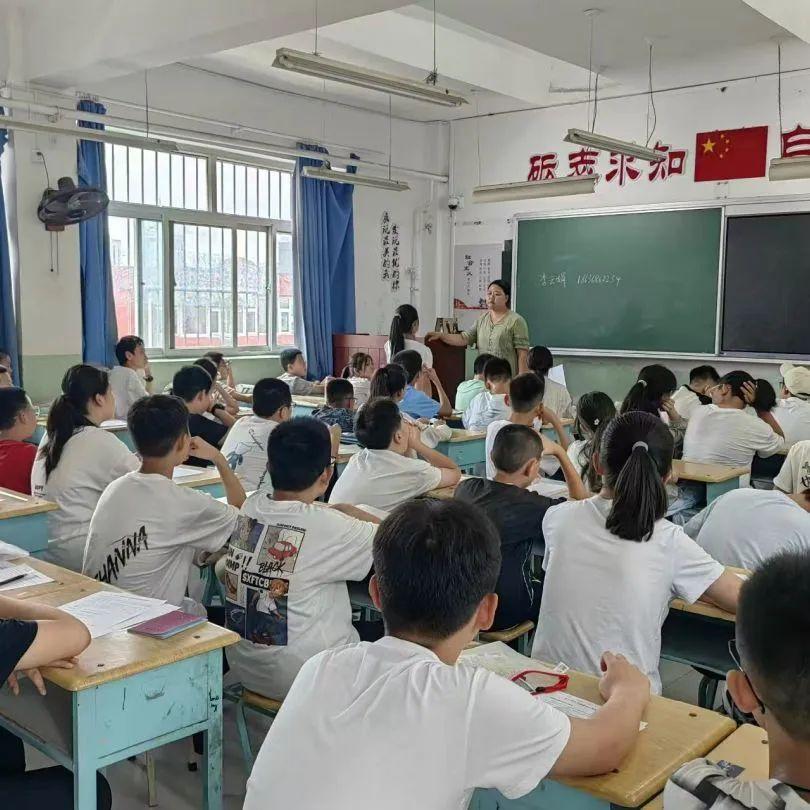 进山中学是住校还是跑校_进山初中_进山中学