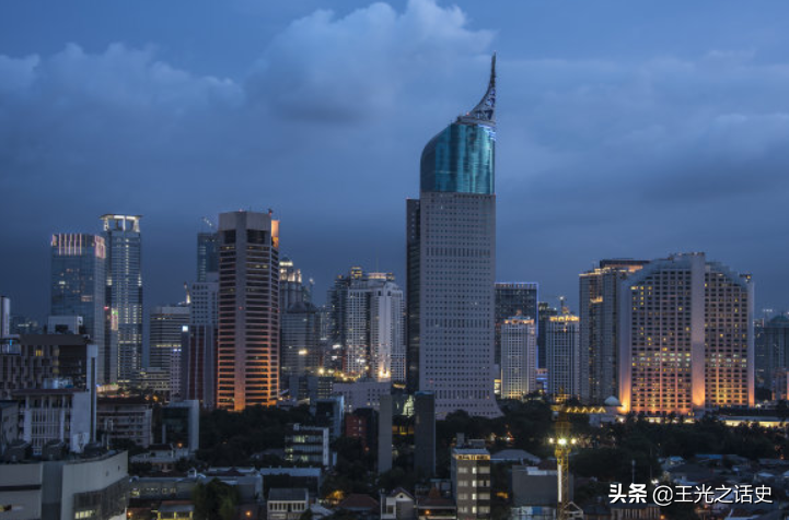 赤地什么什么的成语_赤地千里的意思_赤地千里